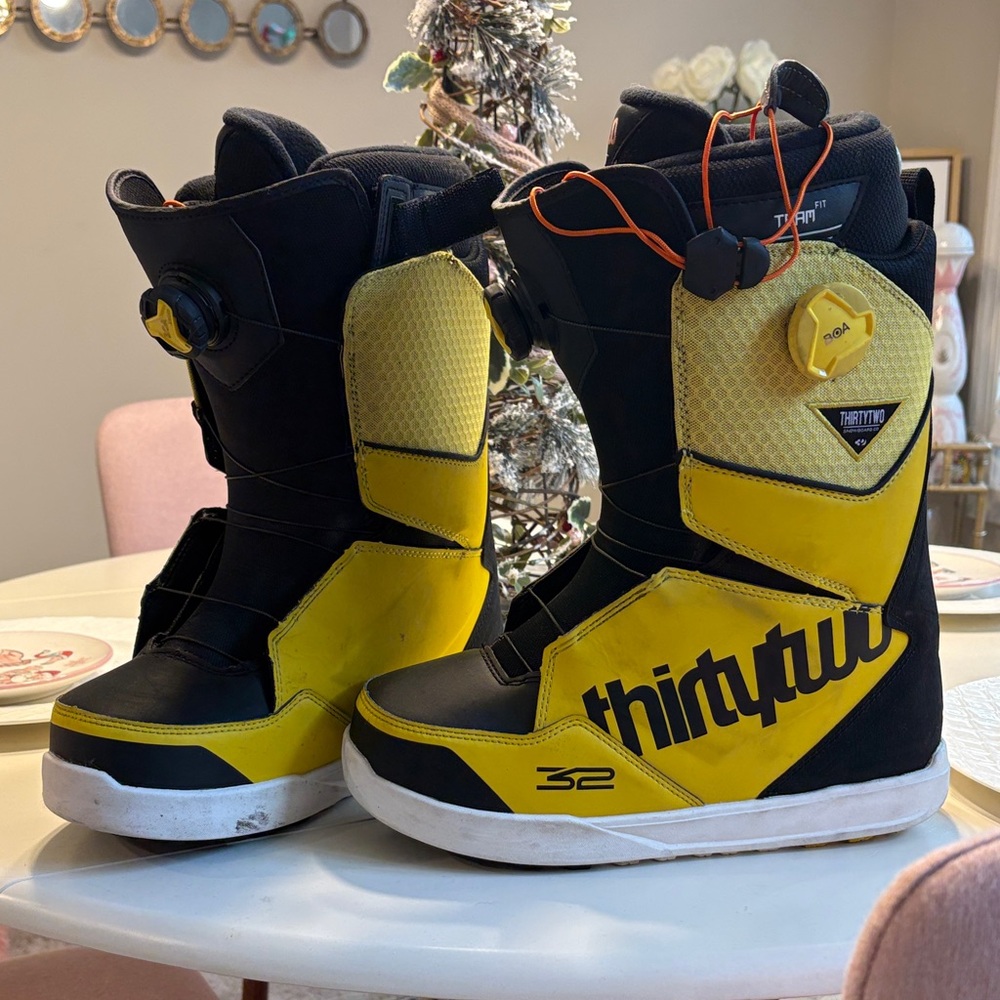 ThirtyTwo Black and Yellow Snowboard Boots
